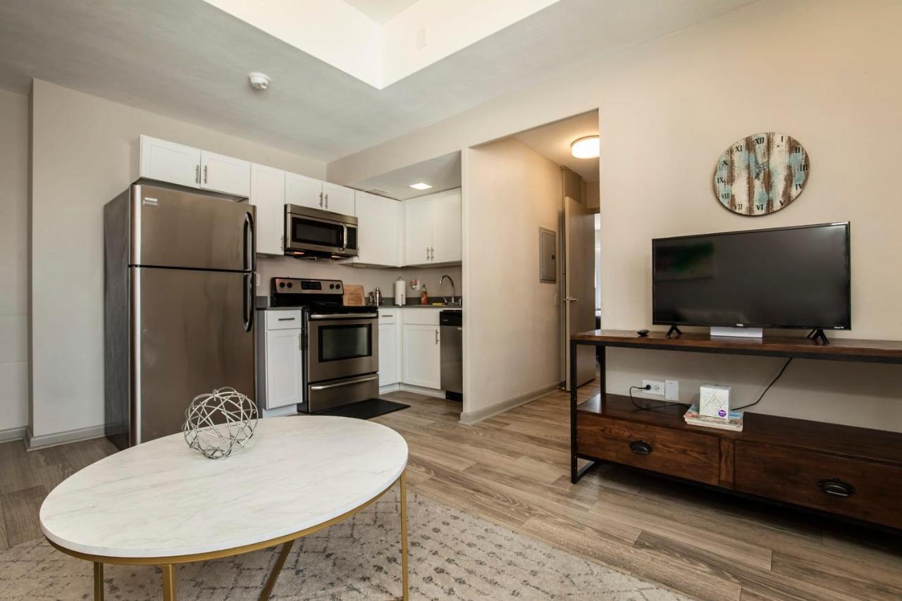 Cozystays Stylish In Downtown Apartment *
