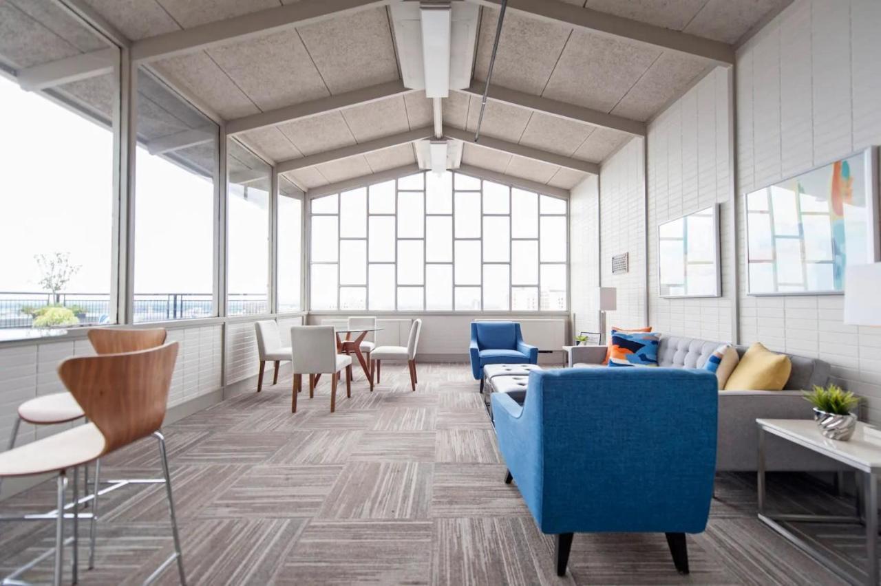 Cozystays Stylish In Downtown Apartment *